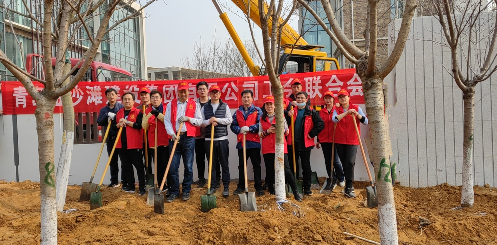 16157710812462192Cad.jpg 植樹(shù)合影.jpg